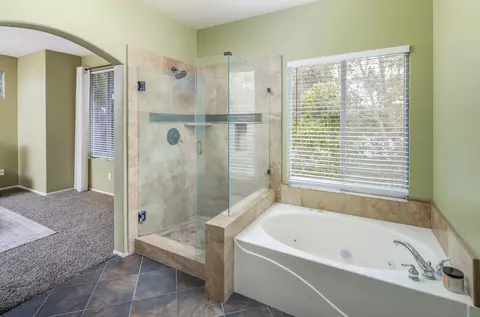 Bath - 1153 Pacifica Pl, Encinitas, CA 92024 photo 3 of 4