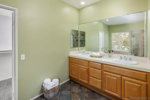 Bath - 1153 Pacifica Pl, Encinitas, CA 92024 photo 4 of 4