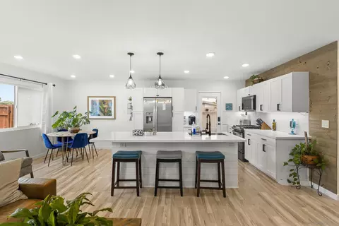 411 Palmbark St, Vista, CA 92083