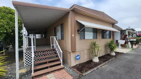 8 Blue Sky Ln, Oceanside, CA 92056 photo 2