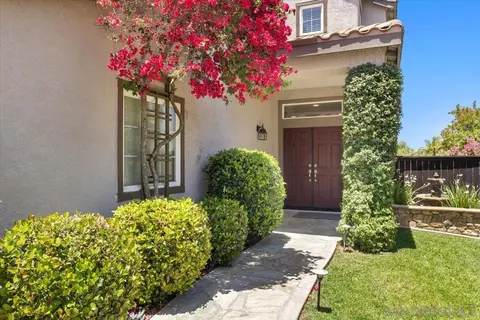 2402 Bear Rock Gln, Escondido, CA 92026 photo 3