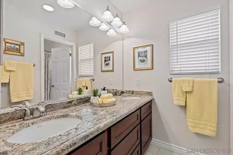2402 Bear Rock Gln, Escondido, CA 92026 photo 28