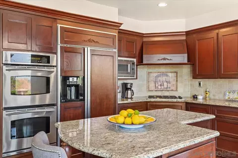 2402 Bear Rock Gln, Escondido, CA 92026 photo 13