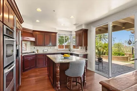 2402 Bear Rock Gln, Escondido, CA 92026 photo 11