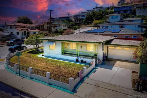 1852 Locust St, San Diego, CA 92106
