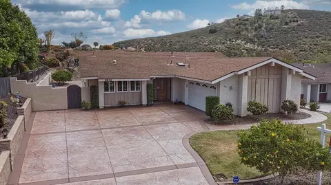 9941 Ledgeside St, Spring Valley, CA 91977 photo 2