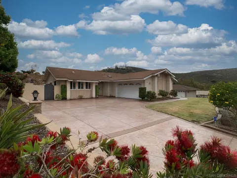 9941 Ledgeside St, Spring Valley, CA 91977 photo 4