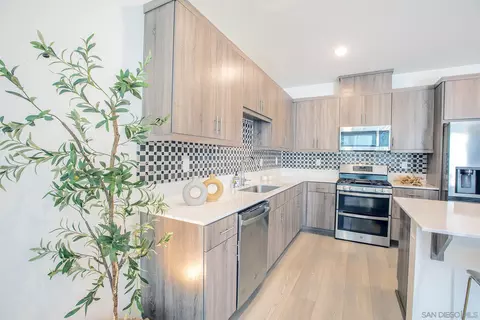 Kitchen - 340 Sweet Pl, Fallbrook, CA 92028 photo 7 of 10