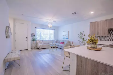 Living - 340 Sweet Pl, Fallbrook, CA 92028 photo 2 of 3
