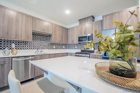 Kitchen - 340 Sweet Pl, Fallbrook, CA 92028 photo 6 of 10