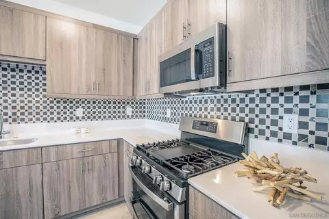 Kitchen - 340 Sweet Pl, Fallbrook, CA 92028 photo 9 of 10