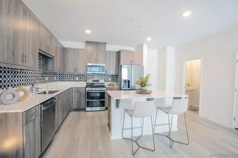 Kitchen - 340 Sweet Pl, Fallbrook, CA 92028 photo 3 of 10