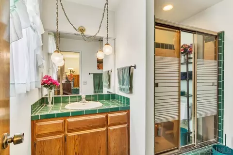 Bath - 4306 Merritt Blvd, La Mesa, CA 91941 photo 3 of 4