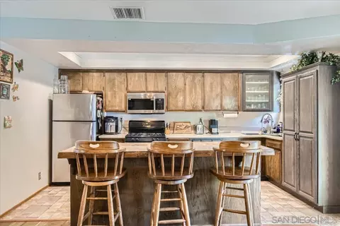 Kitchen - 531 Silverbrook Dr, El Cajon, CA 92019 photo 4 of 4