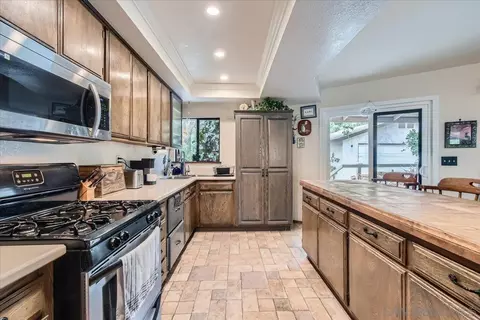 Kitchen - 531 Silverbrook Dr, El Cajon, CA 92019 photo 2 of 4