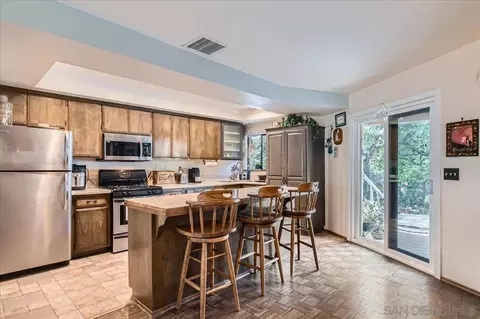 Kitchen - 531 Silverbrook Dr, El Cajon, CA 92019 photo 1 of 4