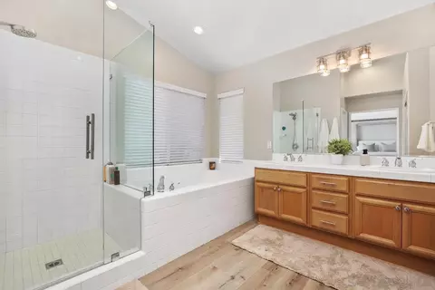 Bath - 7829 Sitio Calmar, Carlsbad, CA 92009 photo 2 of 4