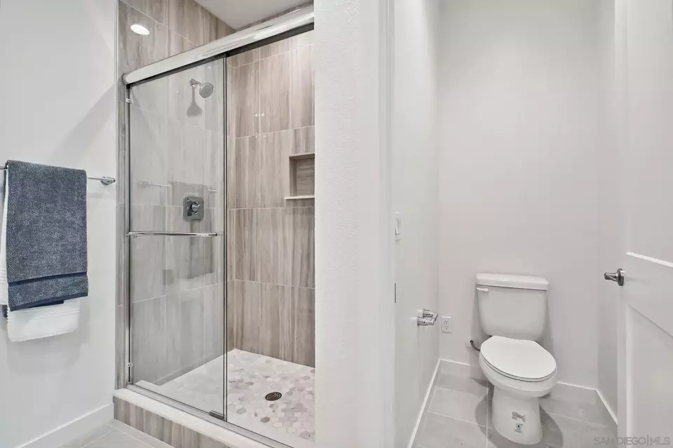 Bath - 2581 Broom Ln, Carlsbad, CA 92008 photo 3 of 5