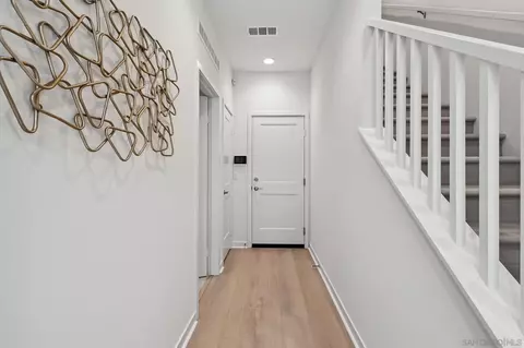 Entry Way - 2581 Broom Ln, Carlsbad, CA 92008 photo 1 of 3