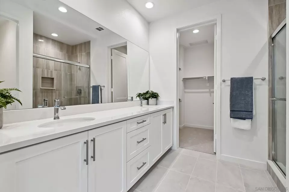 Bath - 2581 Broom Ln, Carlsbad, CA 92008 photo 2 of 5