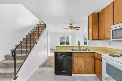 Kitchen - 10258 Carefree Dr, Santee, CA 92071 photo 4 of 5