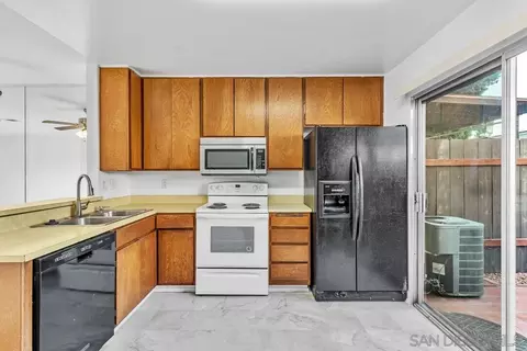 Kitchen - 10258 Carefree Dr, Santee, CA 92071 photo 2 of 5