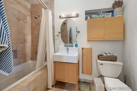 Bath - 373 Nautilus St, La Jolla, CA 92037 photo 1 of 1