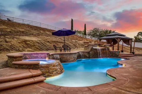 16627 Eagle Peak Rd, Riverside, CA 92504
