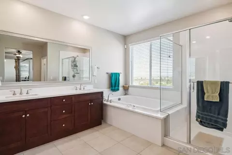 Bath - 33626 Edge Ln, Temecula, CA 92592 photo 2 of 2