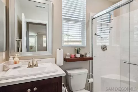 Bath - 33626 Edge Ln, Temecula, CA 92592 photo 1 of 2