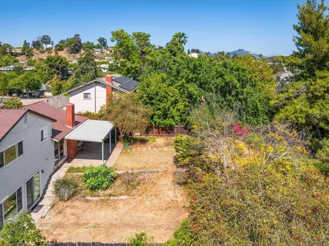 View/Area - 7575 Seton Hall St, La Mesa, CA 91942 photo 2 of 8