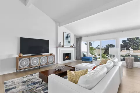 2071 Caminito Circulo Norte, La Jolla, CA 92037 photo 2