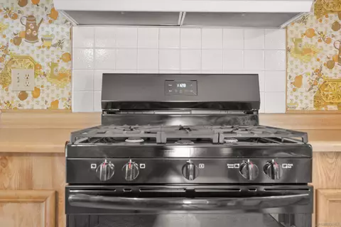 Kitchen - 776 Surrey Trl, Julian, CA 92036 photo 3 of 3