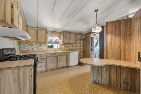 Kitchen - 776 Surrey Trl, Julian, CA 92036 photo 2 of 3