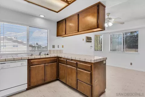 Kitchen - 15209 Mauna Loa, Hesperia, CA 92345 photo 2 of 2