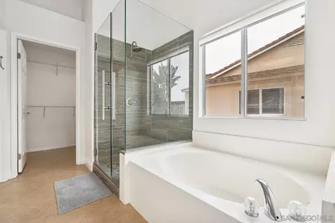 Bath - 329 Del Flora St, Oceanside, CA 92058 photo 2 of 3