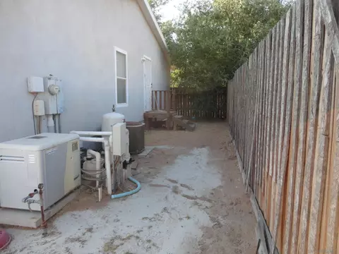 Exterior - 22545 El Centro Rd, Apple Valley, CA 92307 photo 11 of 12