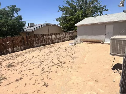 Exterior - 22545 El Centro Rd, Apple Valley, CA 92307 photo 8 of 12