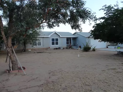 Exterior - 22545 El Centro Rd, Apple Valley, CA 92307 photo 2 of 12