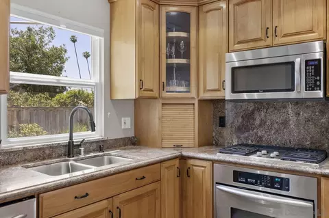 Kitchen - 1511 Conway Dr, Escondido, CA 92027 photo 3 of 4