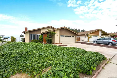 2223 Casa Cielo, Spring Valley, CA 91977 photo 4