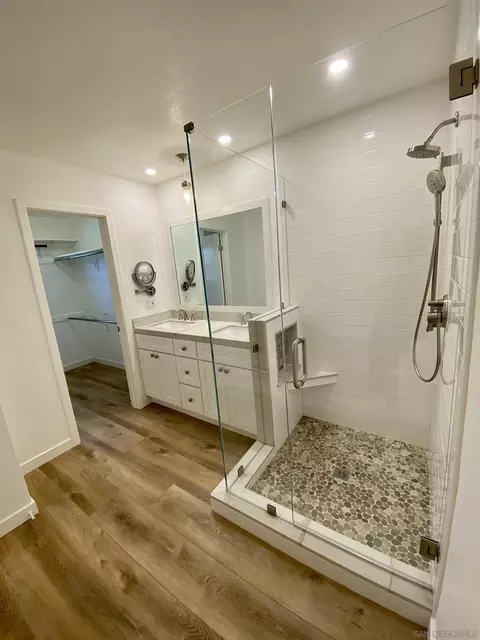 Bath - 6972 Batiquitos Dr, Carlsbad, CA 92011 photo 2 of 5