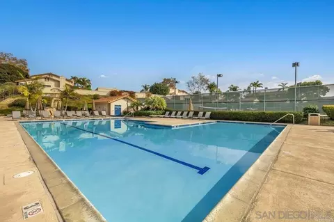 Exterior - 6972 Batiquitos Dr, Carlsbad, CA 92011 photo 7 of 9
