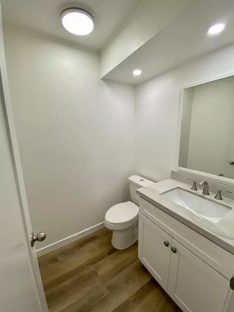 Bath - 6972 Batiquitos Dr, Carlsbad, CA 92011 photo 4 of 5