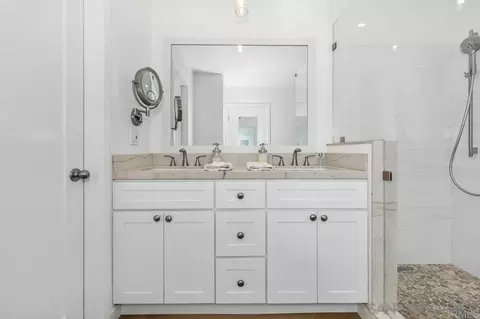 Bath - 6972 Batiquitos Dr, Carlsbad, CA 92011 photo 5 of 5