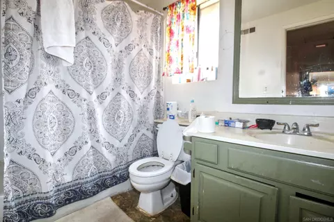 Bath - 629 Pitman St, Escondido, CA 92027 photo 1 of 1