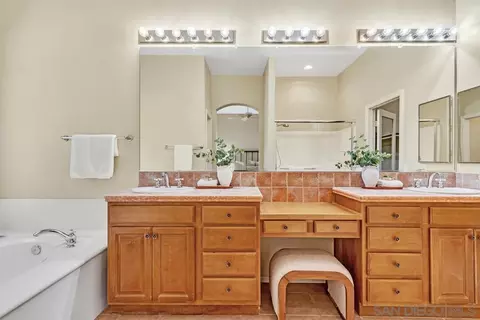 Bath - 1738 Lone Tree Rd, Chula Vista, CA 91913 photo 2 of 2
