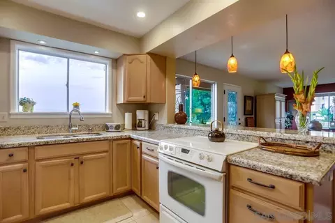 Kitchen - 1010 Turnstone Way, Oceanside, CA 92057 photo 2 of 6