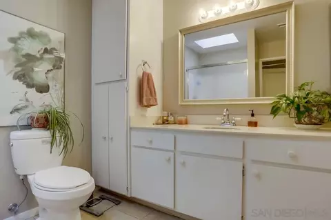 Bath - 1010 Turnstone Way, Oceanside, CA 92057 photo 4 of 4