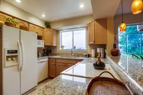 Kitchen - 1010 Turnstone Way, Oceanside, CA 92057 photo 1 of 6